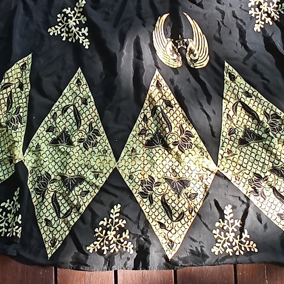 Black and Yellow designed wrap skirt - Picture 4 of 5